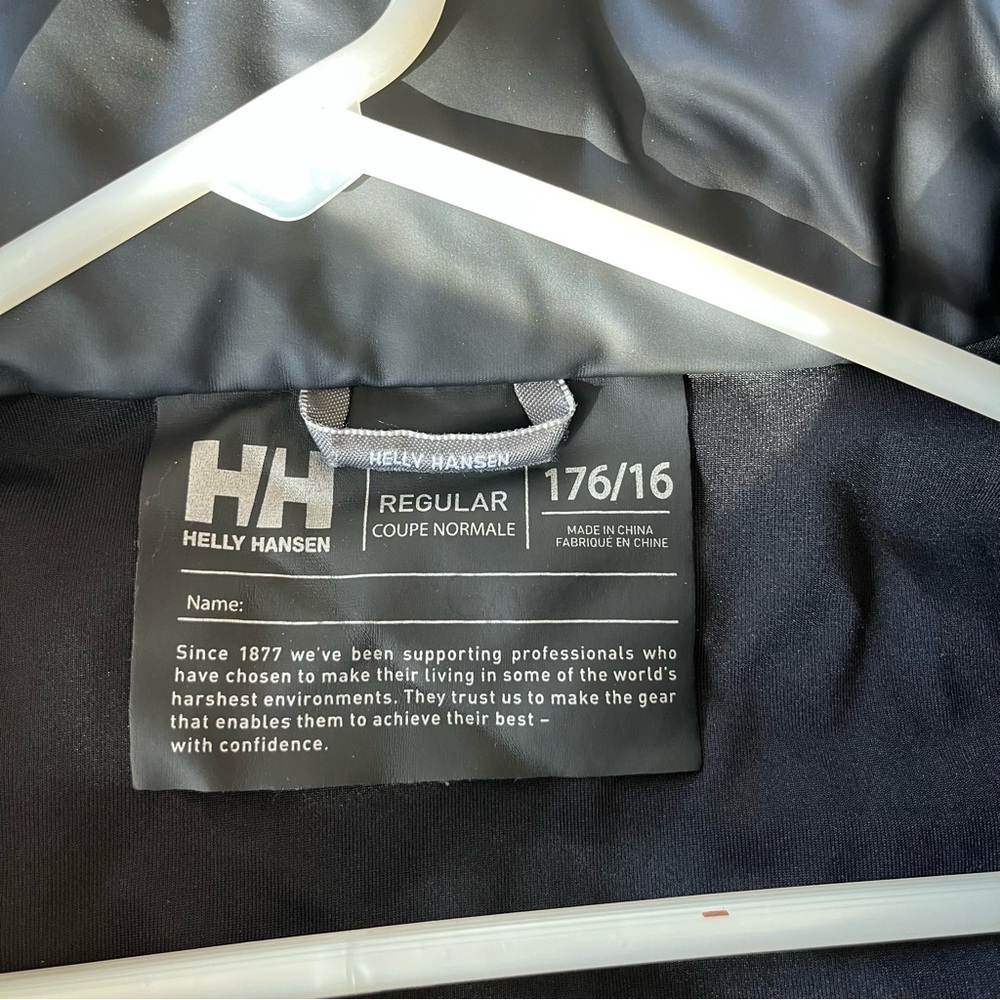 Helly Hansen Kid's 16 Waterproof Rain Jacket. - Picture 7 of 10